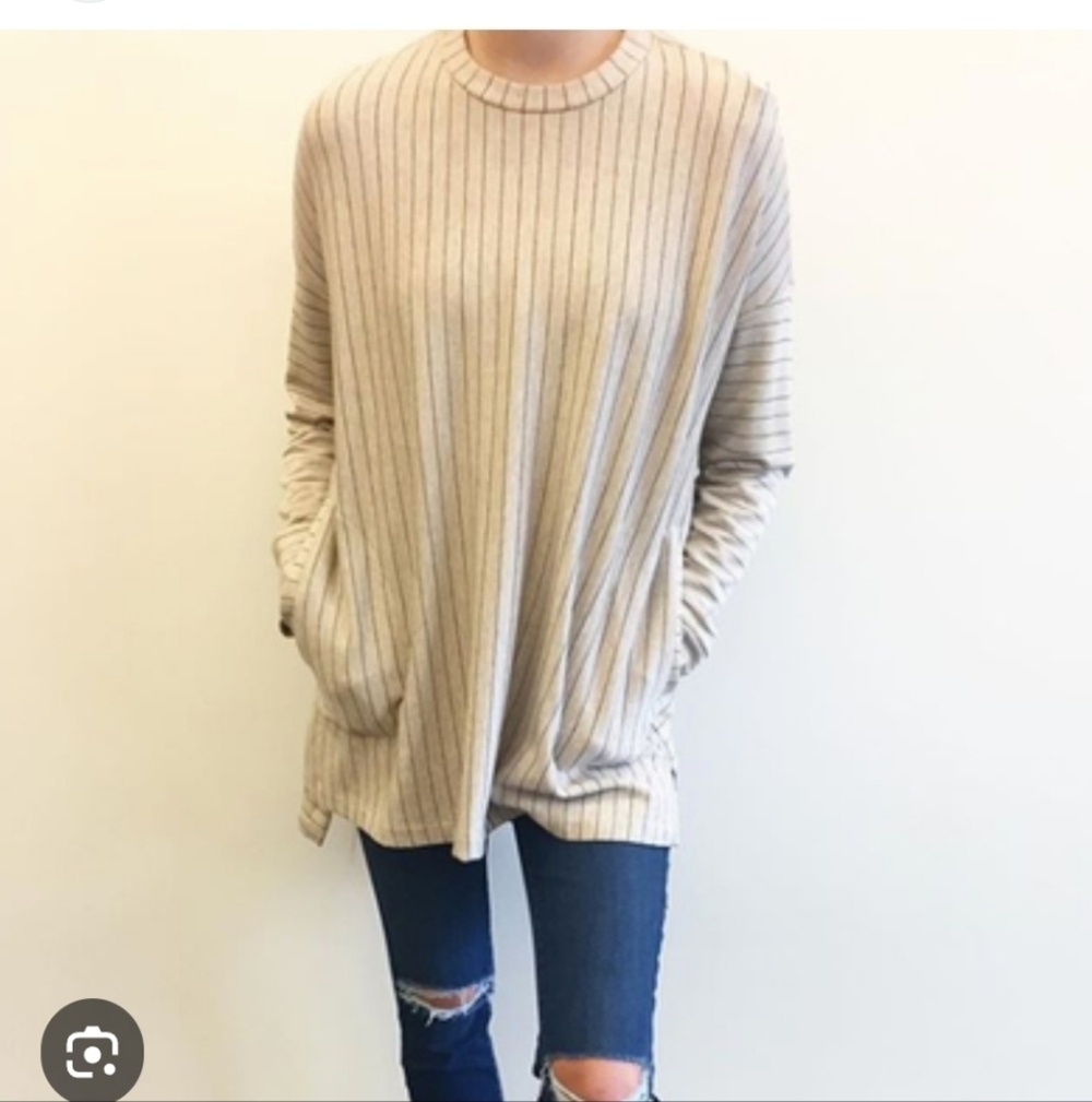NWOT CAPOTE Striped Beige & Navy Women's Sweater With Pockets Small